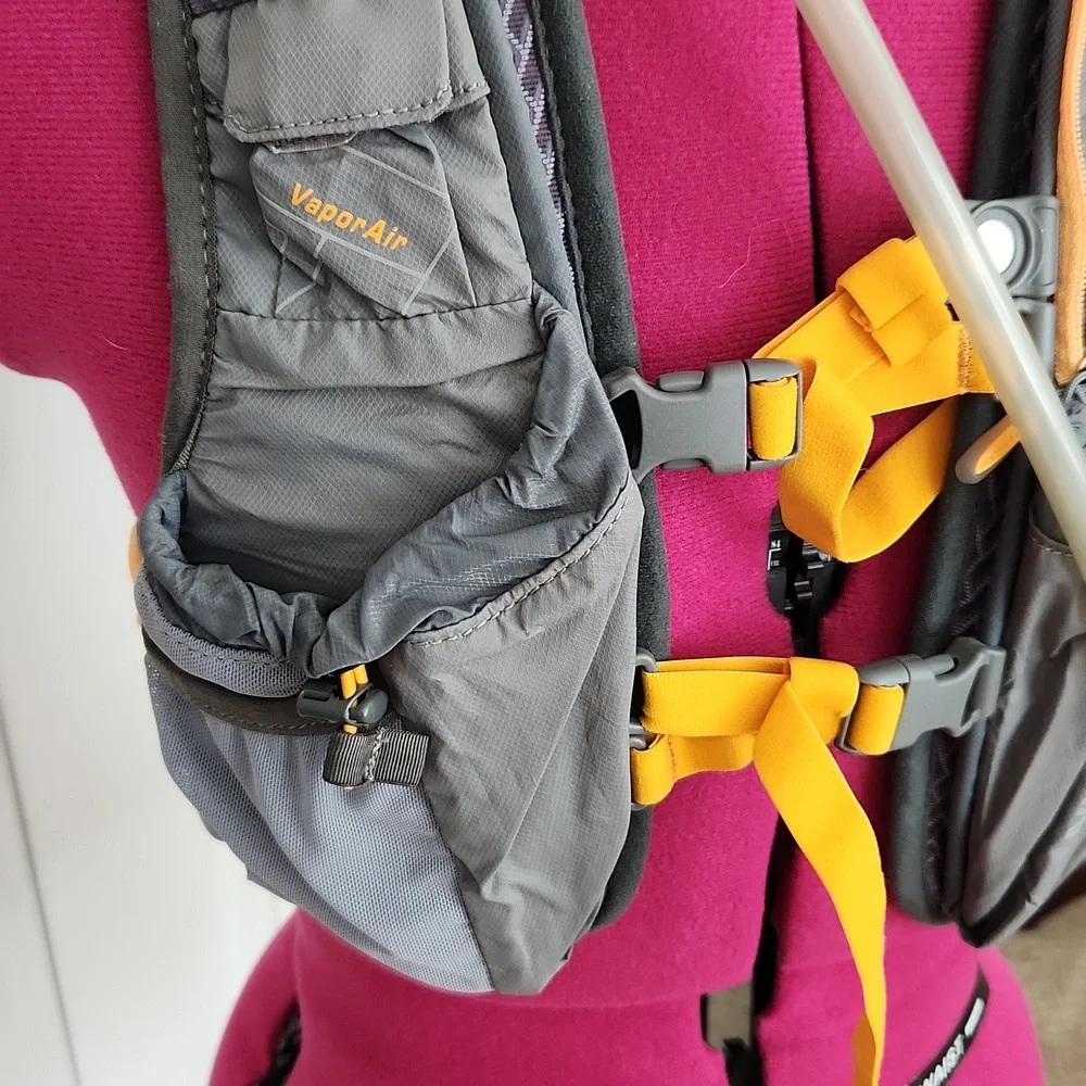 Nathan Runner's/Hiker's vest with water bladder - Picture 5 of 6